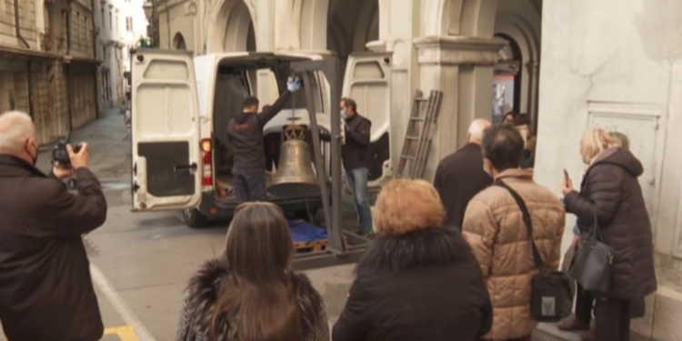 Partenza campana commemorativa da Trieste verso Arsia