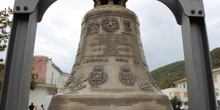 Campana commemorativa della tragedia di Arsia